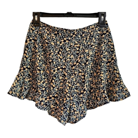 SHE+SKY, NWOT,WOMENS DRESSY SHORTS. NAVY BACKGROUND,YELLOW FLORAL PRINT. SIZE S - Picture 3 of 7